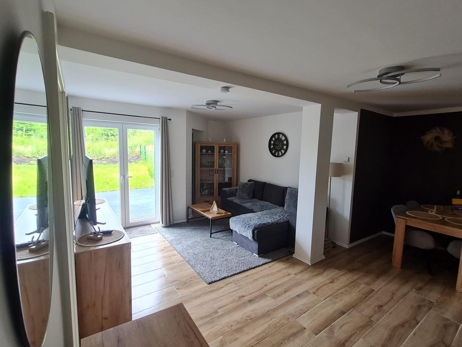 Greenhouse Living Apartment Nivis Mit Garten - 4 Minuten Nach Winterberg - Wandern, Mountainbike Fahren - Natur Geniessen メーデバッハ 部屋 写真